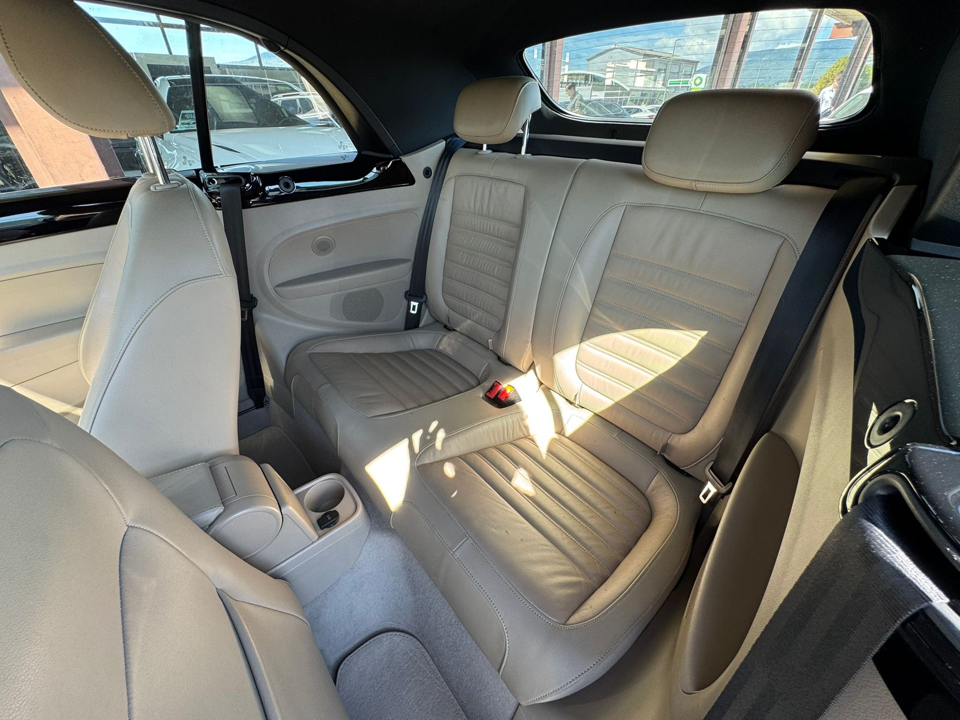 VW Beetle Cabrio 2.0 TDI Design-image-7