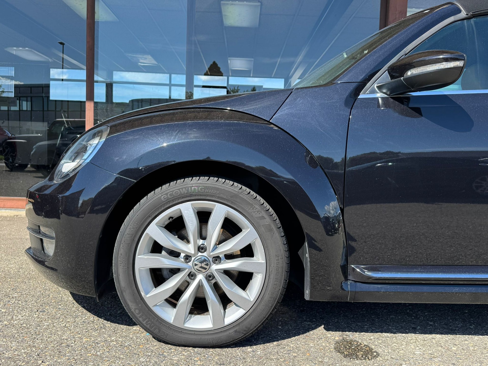 VW Beetle Cabrio 2.0 TDI Design-image-5
