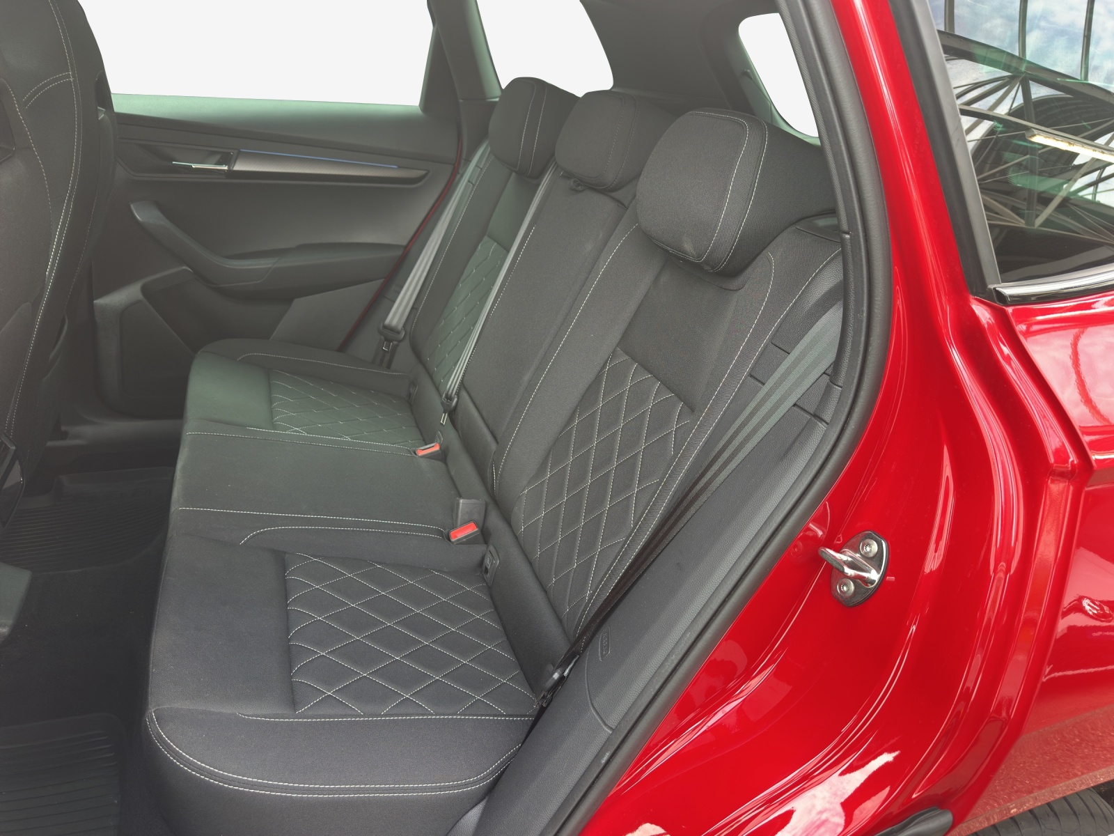 SKODA Karoq 2.0 TSI SportLine 4x4 DSG-image-11