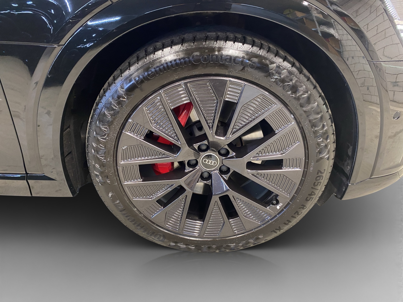 AUDI Q8 Sportback 55 e-tron Black Edition quattro-image-15