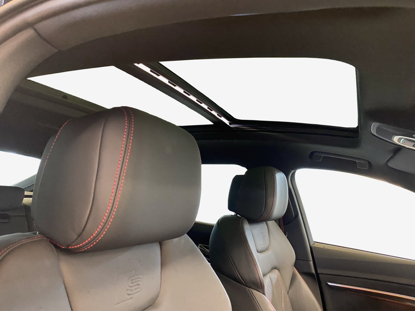 AUDI Q8 Sportback 55 e-tron Black Edition quattro-image-13