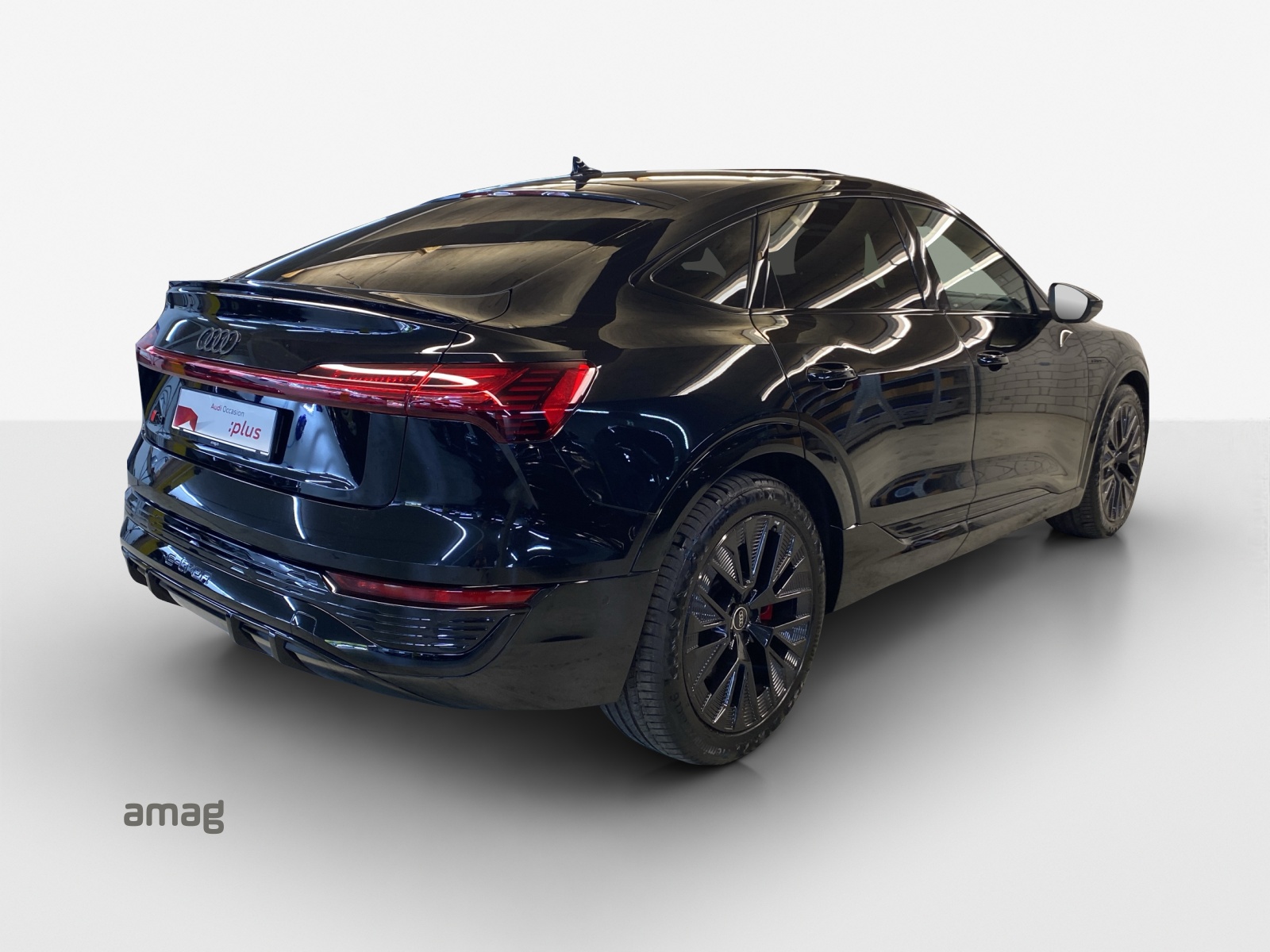 AUDI Q8 Sportback 55 e-tron Black Edition quattro-image-4