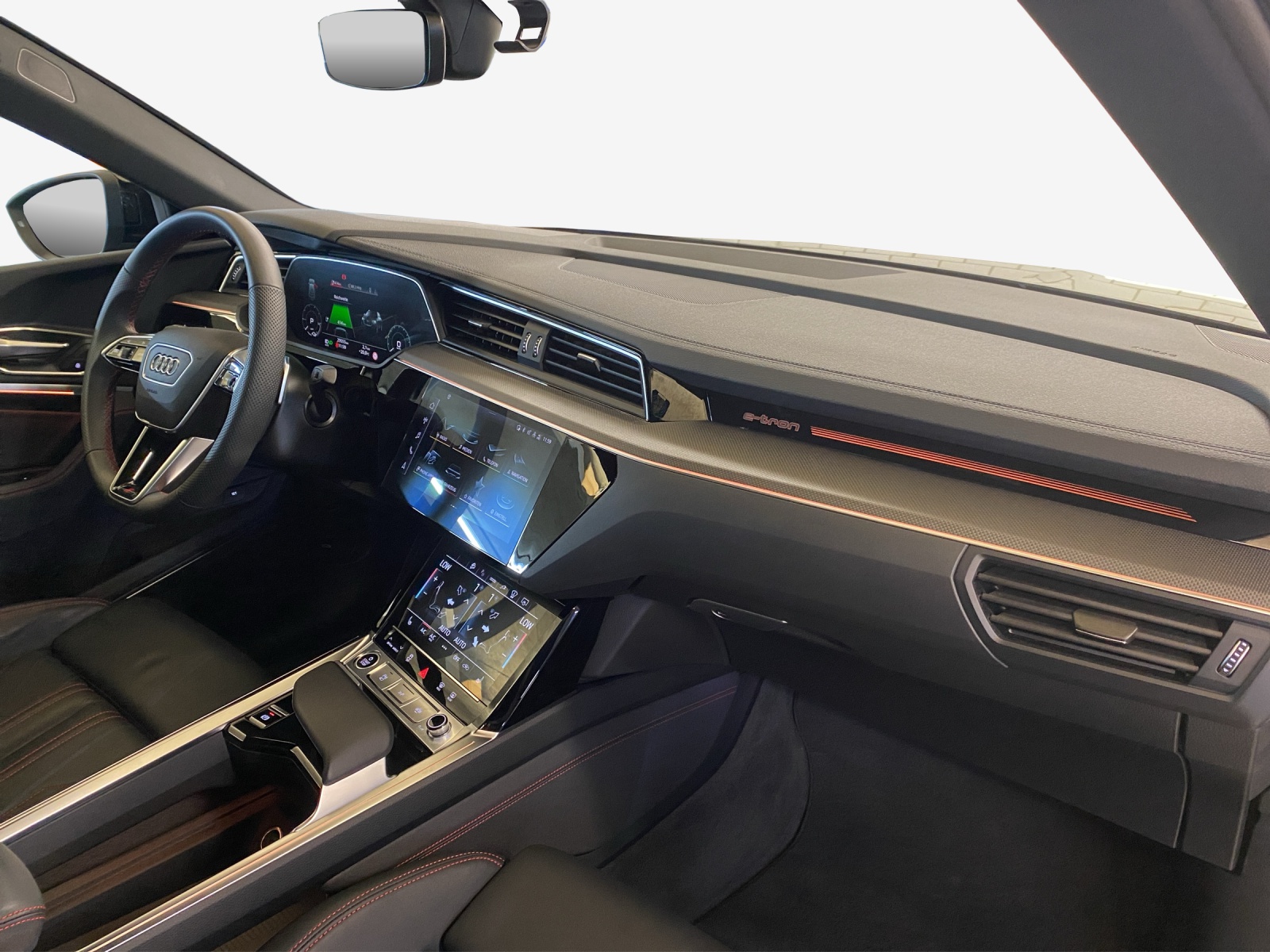 AUDI Q8 Sportback 55 e-tron Black Edition quattro-image-14