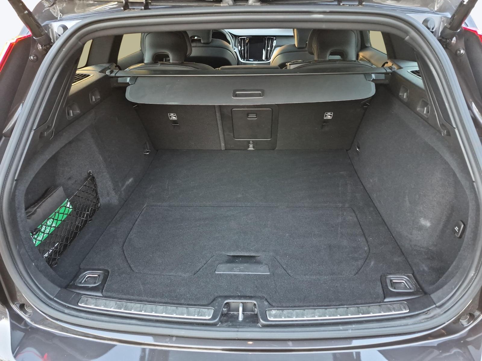 VOLVO V60 2.0 B4 Ultra Dark for Business-image-11