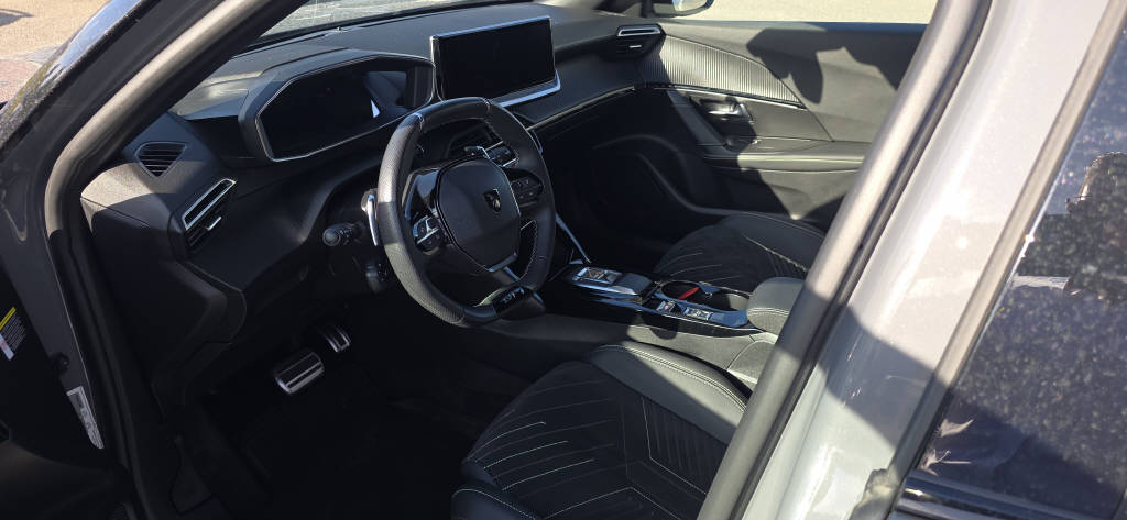 PEUGEOT 2008 1.2 PureTech 130 GT-image-4