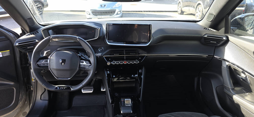 PEUGEOT 2008 1.2 PureTech 130 GT-image-6