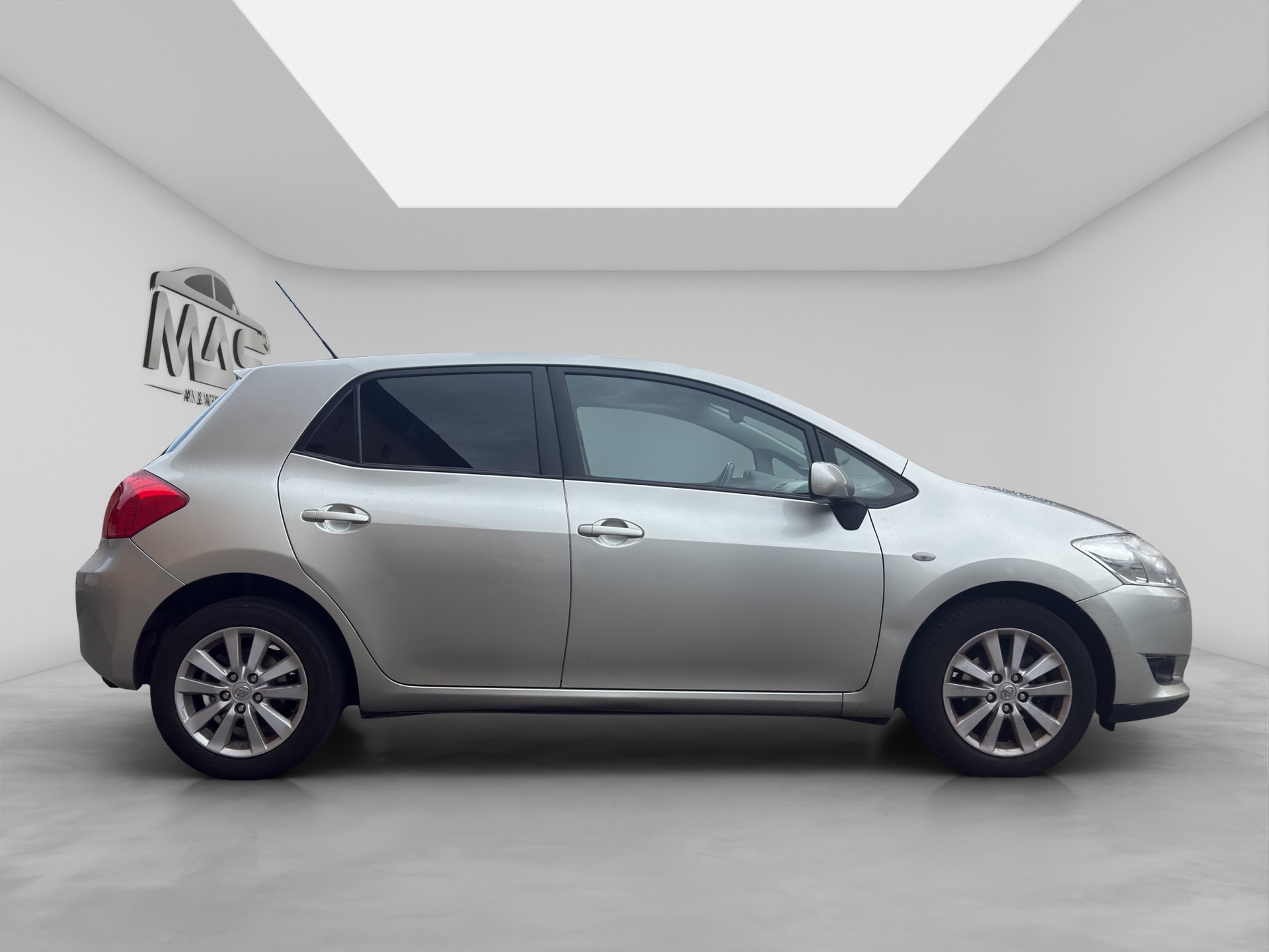 TOYOTA Auris 1.6 Linea Luna-image-6