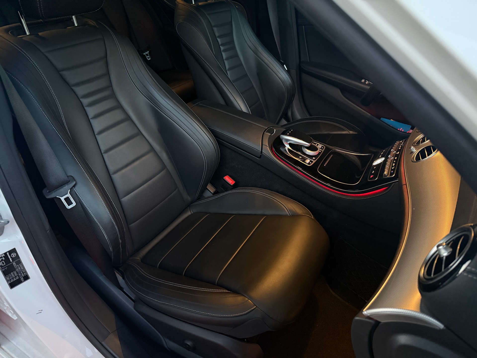 MERCEDES-BENZ E 400 AMG Line 4Matic 9G-Tronic-image-9