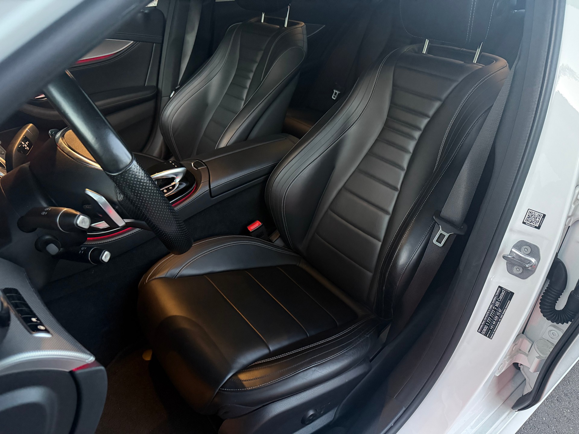 MERCEDES-BENZ E 400 AMG Line 4Matic 9G-Tronic-image-7