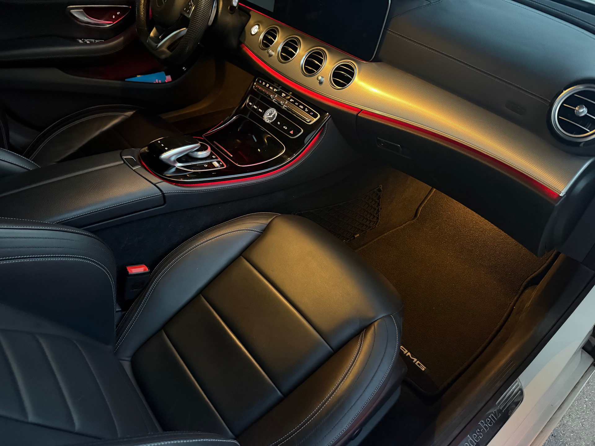 MERCEDES-BENZ E 400 AMG Line 4Matic 9G-Tronic-image-8