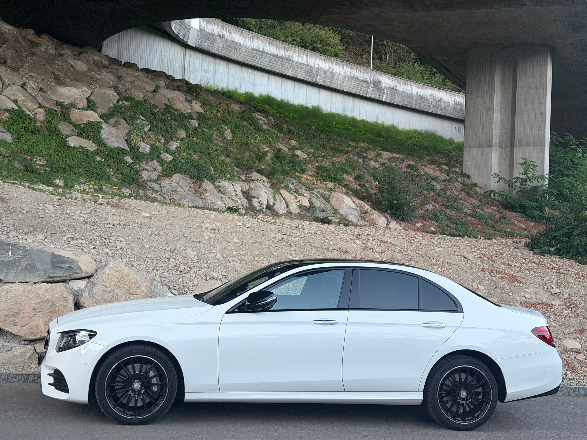 MERCEDES-BENZ E 400 AMG Line 4Matic 9G-Tronic-image-2