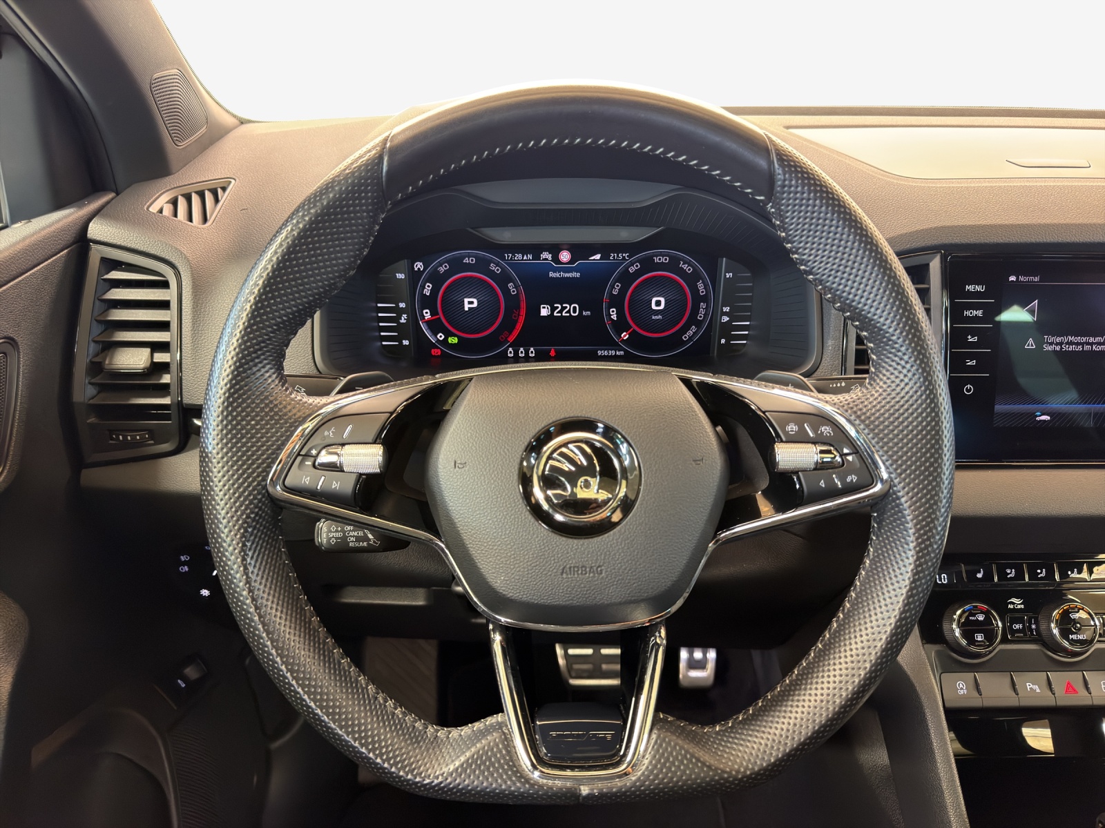 SKODA Karoq 2.0 TSI SportLine 4x4 DSG-image-9