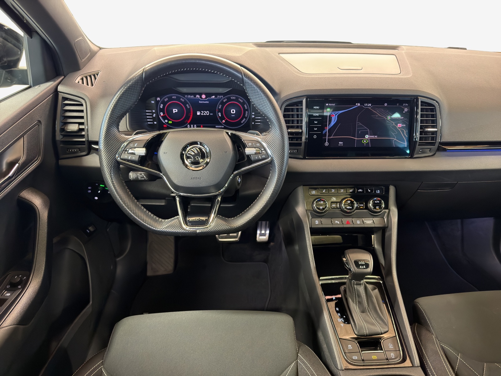 SKODA Karoq 2.0 TSI SportLine 4x4 DSG-image-8
