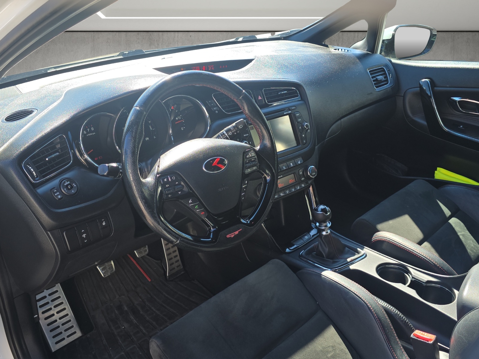 KIA Cee'd 1.6 GDi Turbo GT-image-8