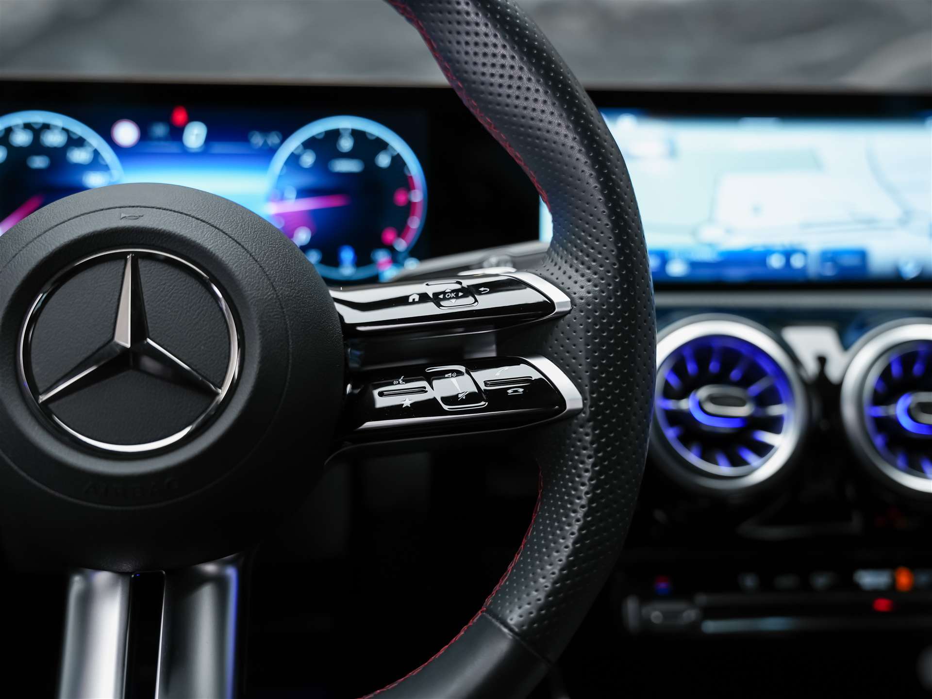 MERCEDES-BENZ A 200 d 8G-DCT-image-26