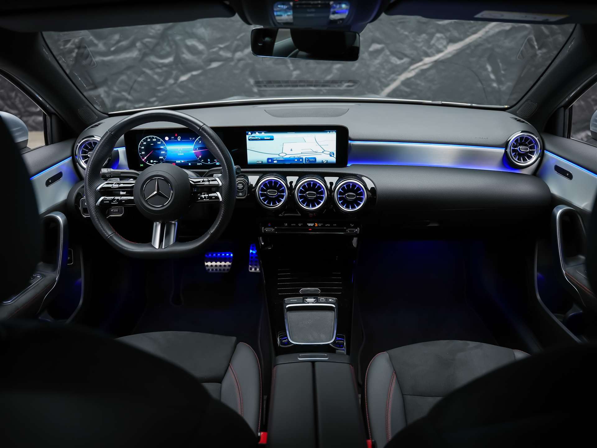 MERCEDES-BENZ A 200 d 8G-DCT*Sofort Verfügbar*Lenkradheizung*-image-17