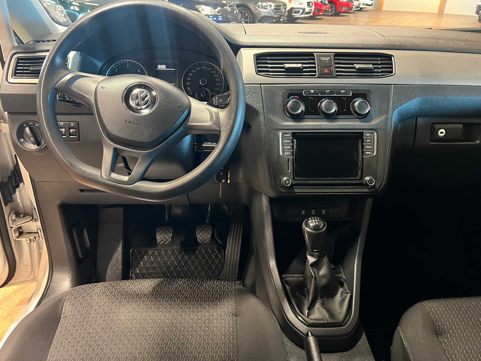 VW Caddy 2.0 TDI Family-image-9