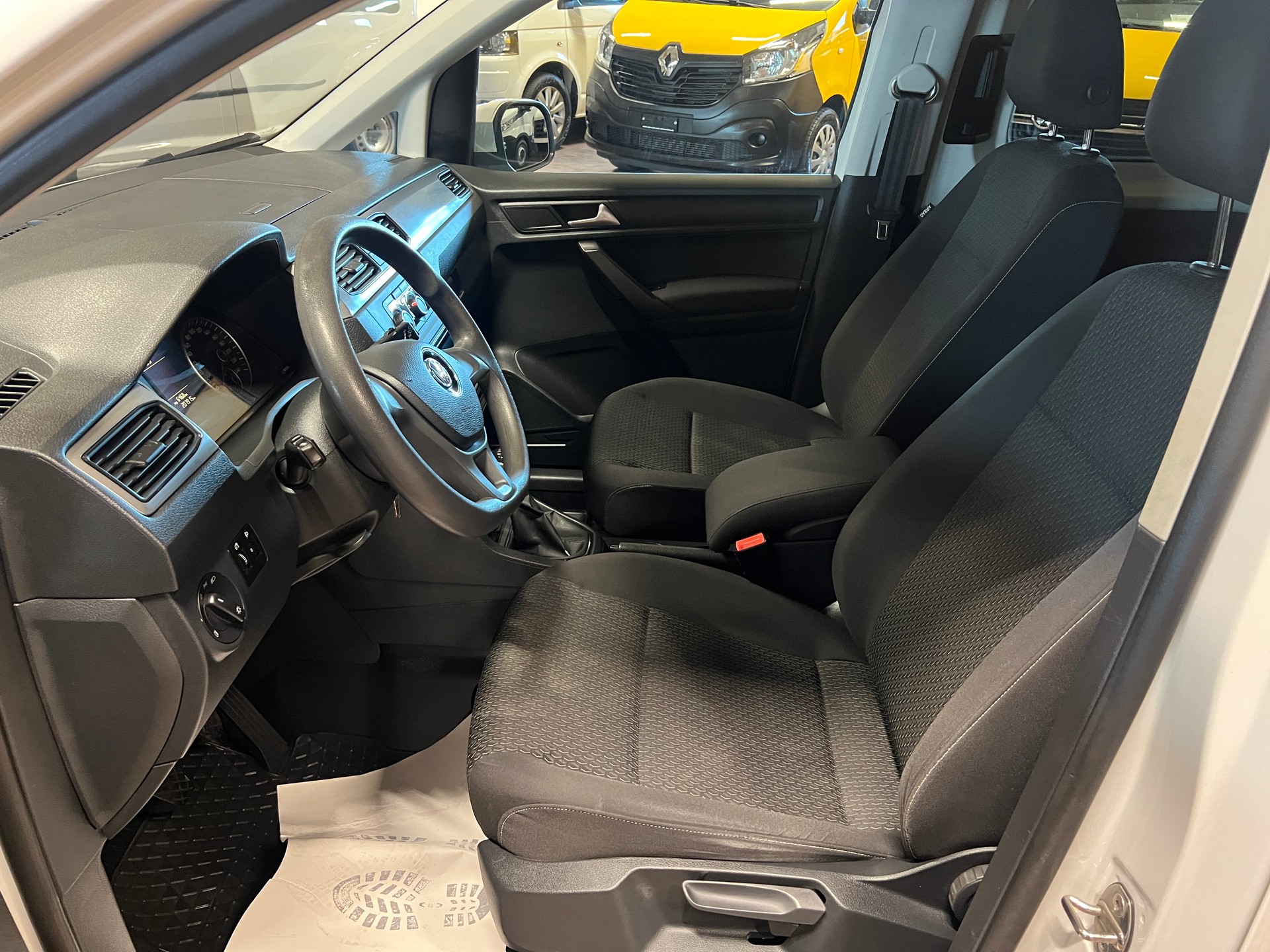 VW Caddy 2.0 TDI Family-image-8