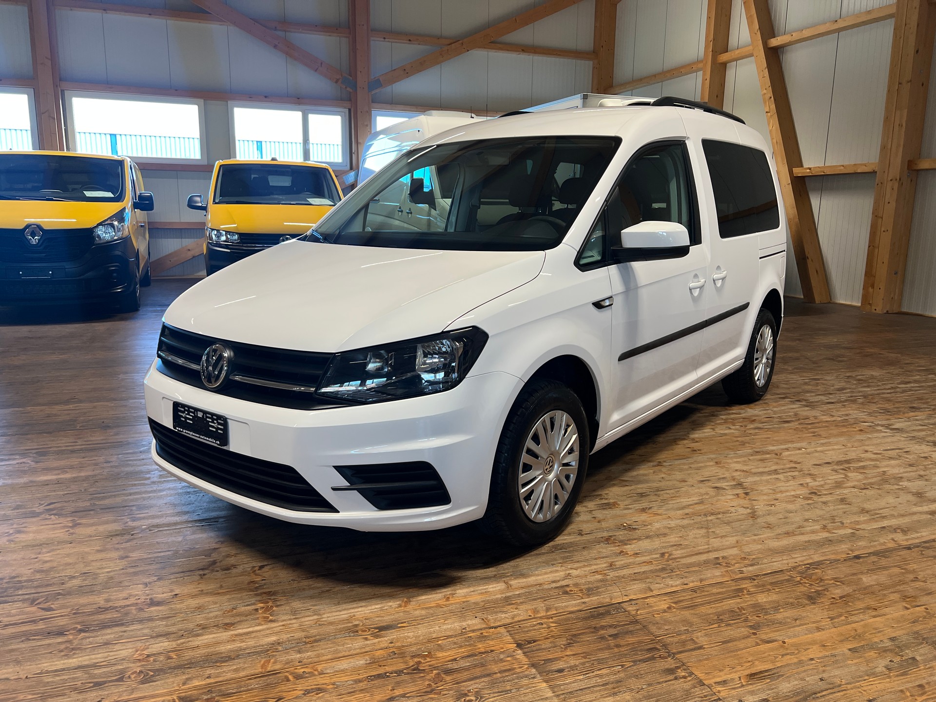 VW Caddy 2.0 TDI Family-image-0
