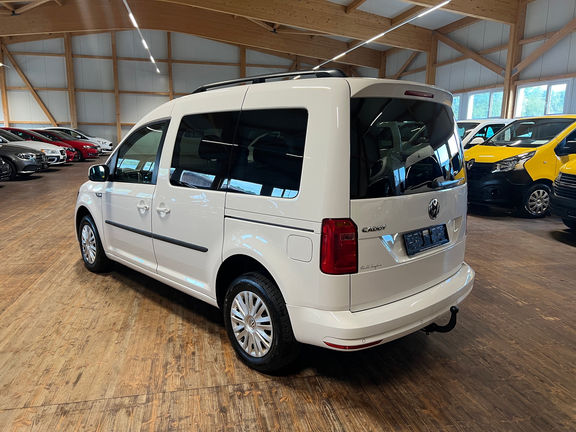 VW Caddy 2.0 TDI Family-image-6