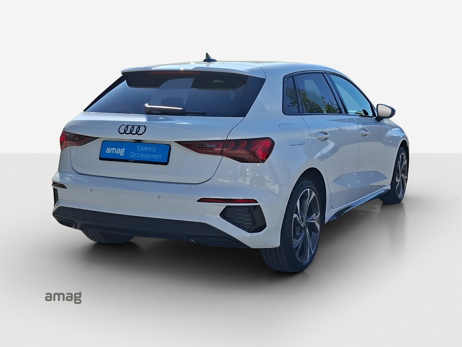 AUDI A3 Sportback 40 TFSI e S line S-tronic-image-4