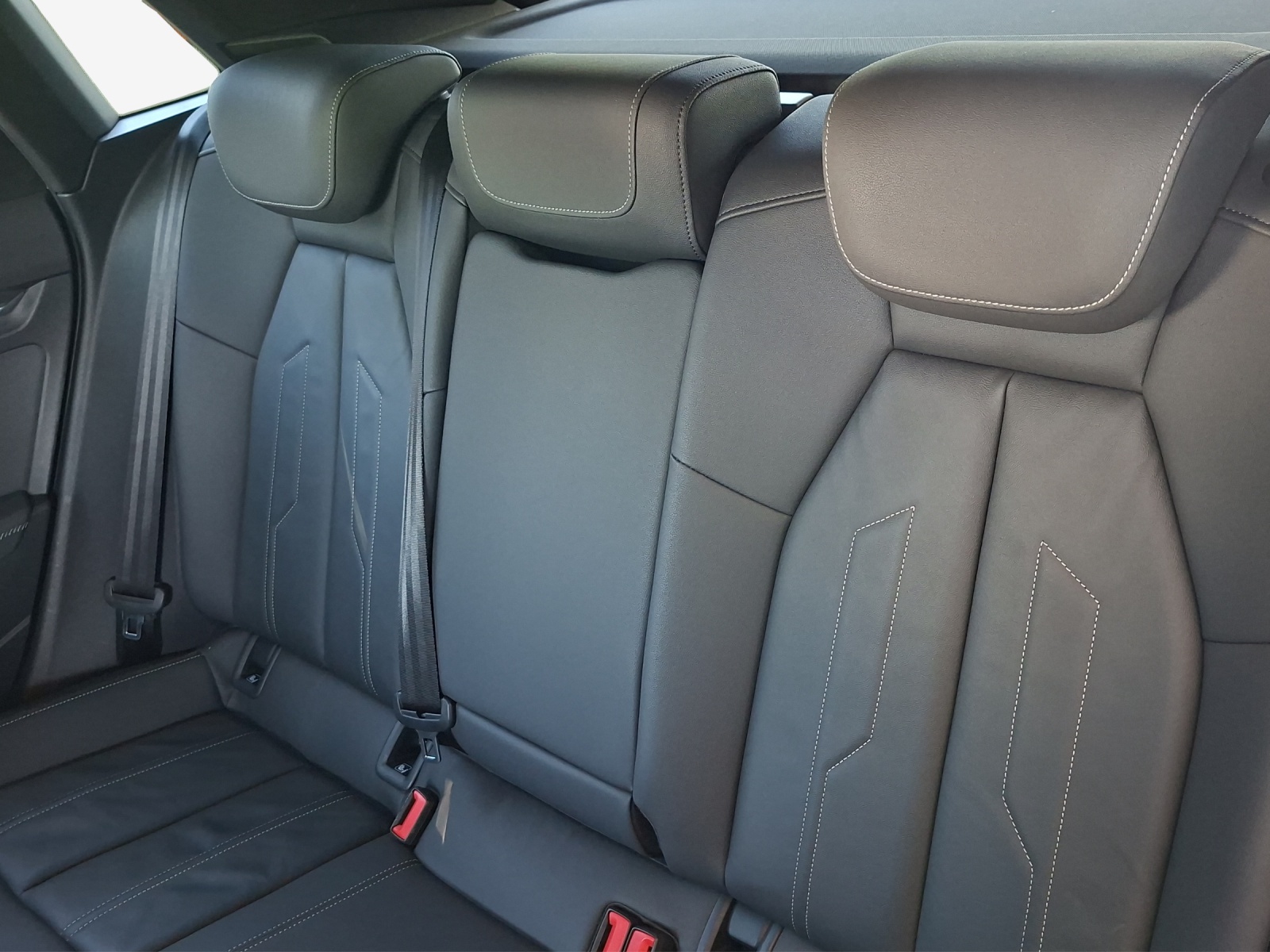 AUDI A3 Sportback 40 TFSI e S line S-tronic-image-11