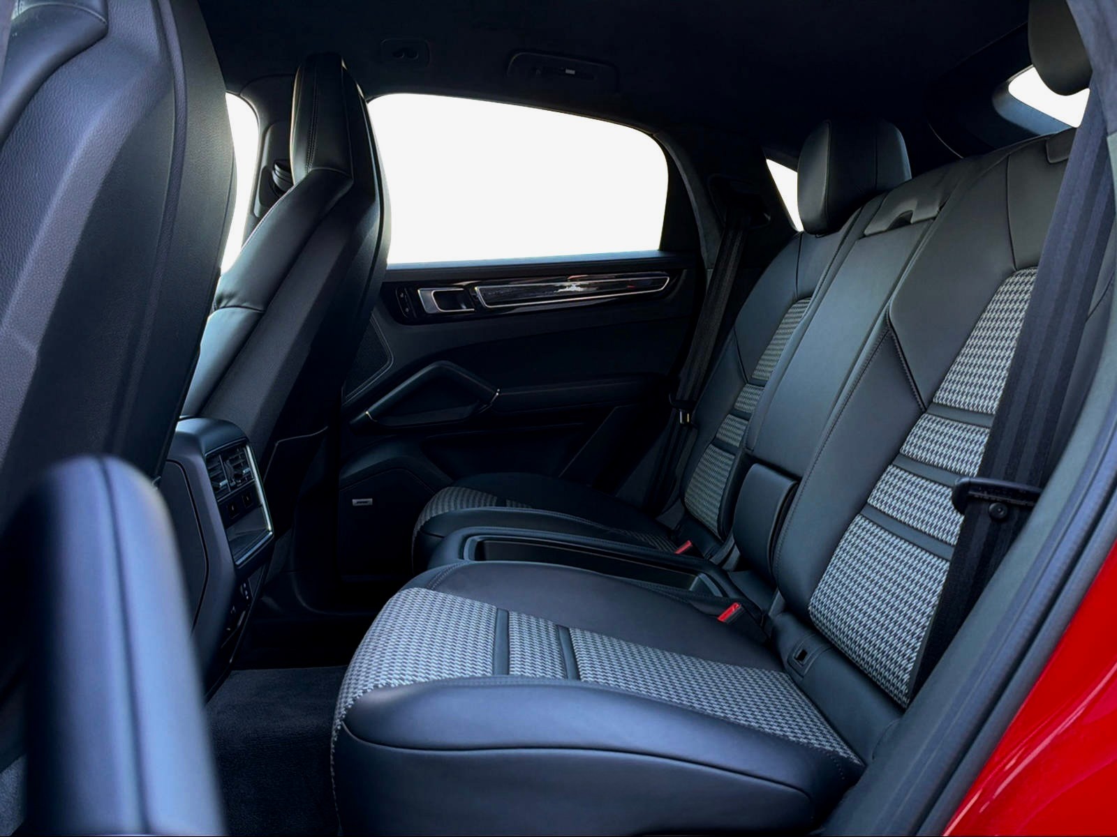 PORSCHE Cayenne GTS Coupé-image-10