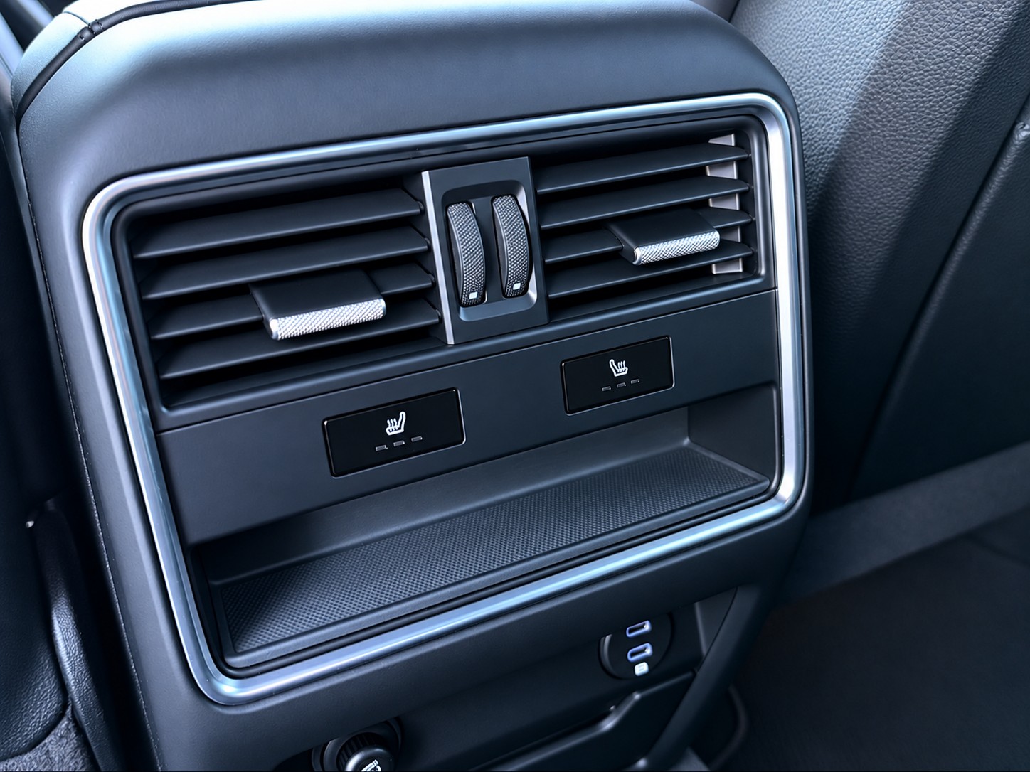 PORSCHE Cayenne GTS Coupé-image-23
