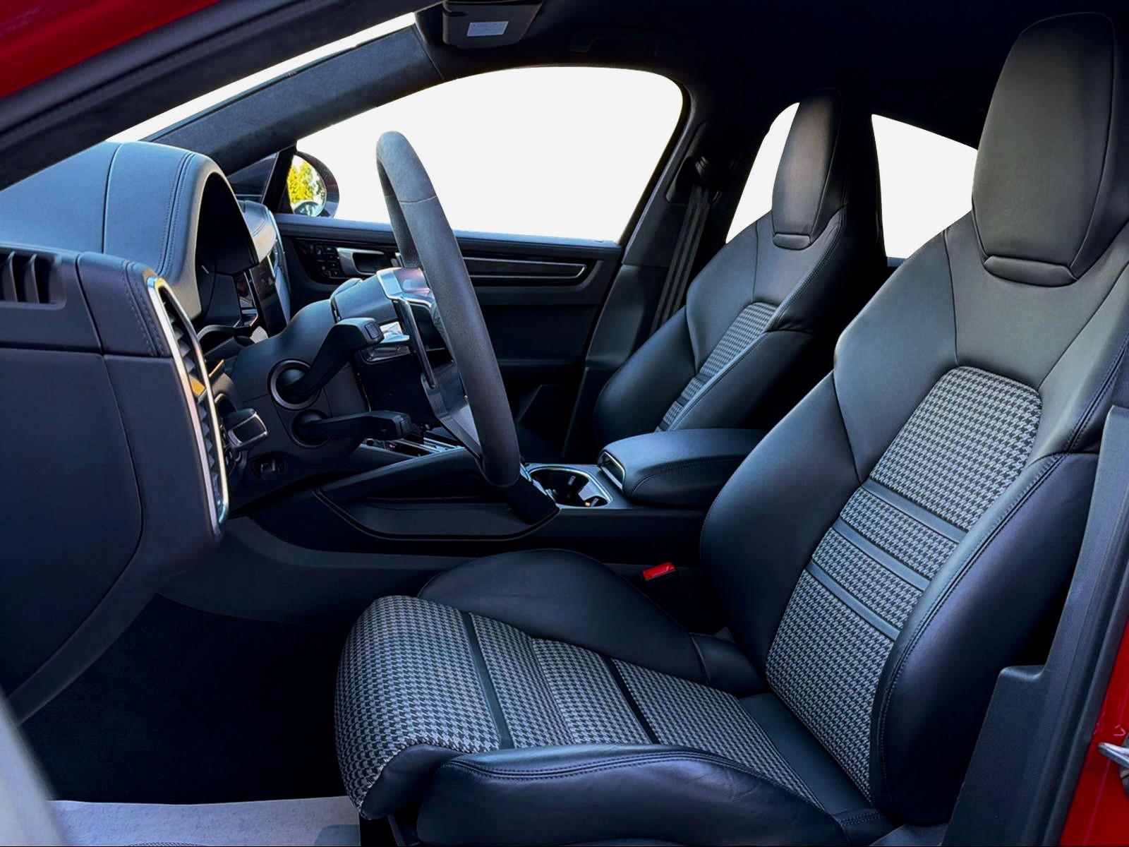 PORSCHE Cayenne GTS Coupé-image-8