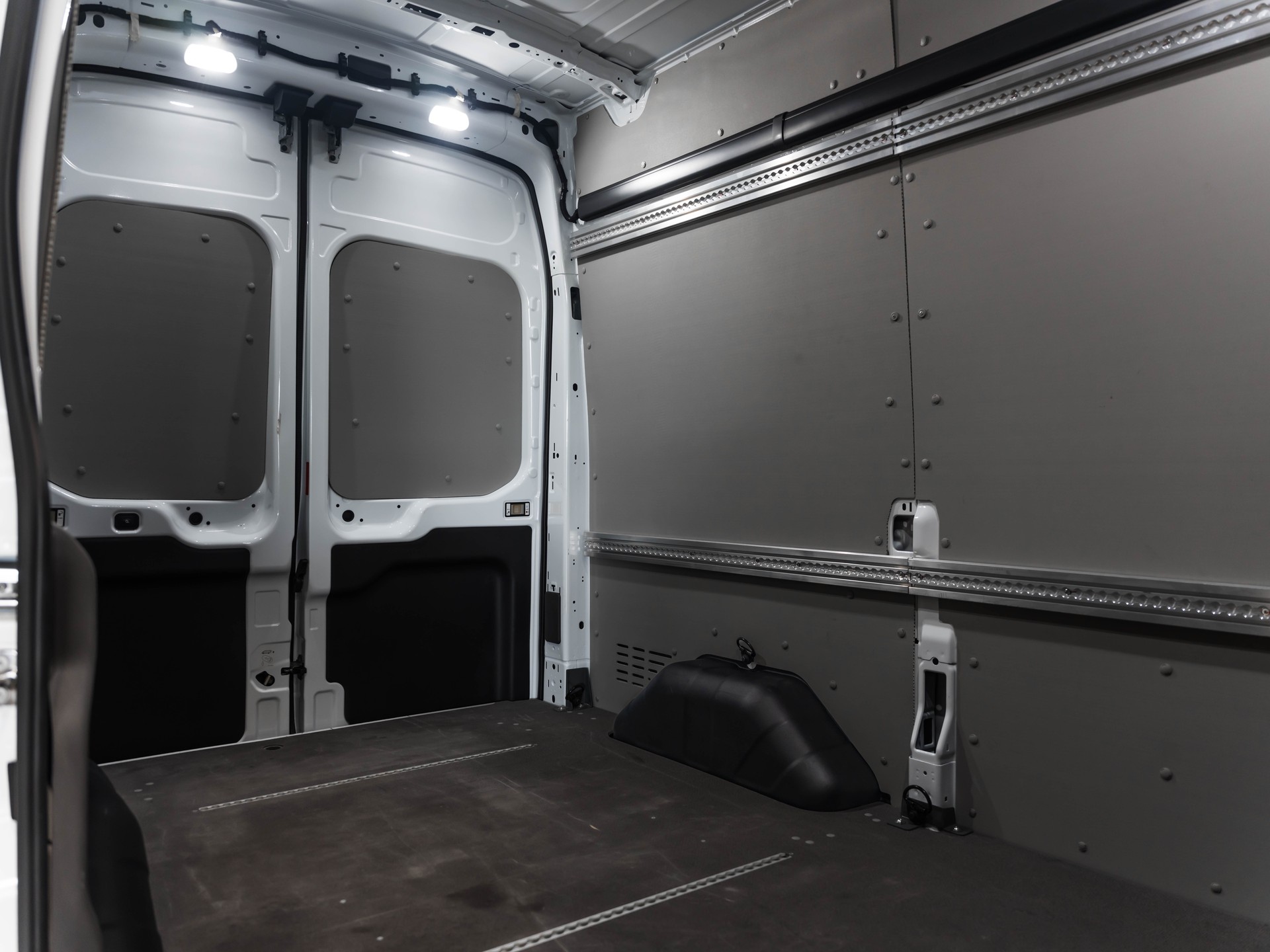 FORD E-Transit Van 350 L2 Trend RWD 68kWh-image-18
