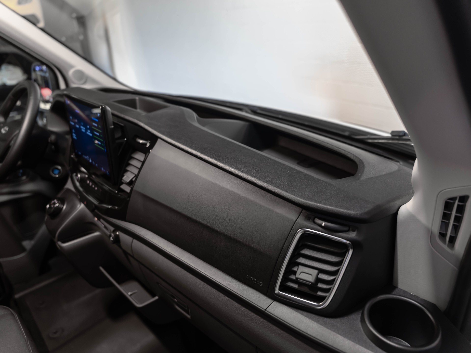 FORD E-Transit Van 350 L2 Trend RWD 68kWh-image-10