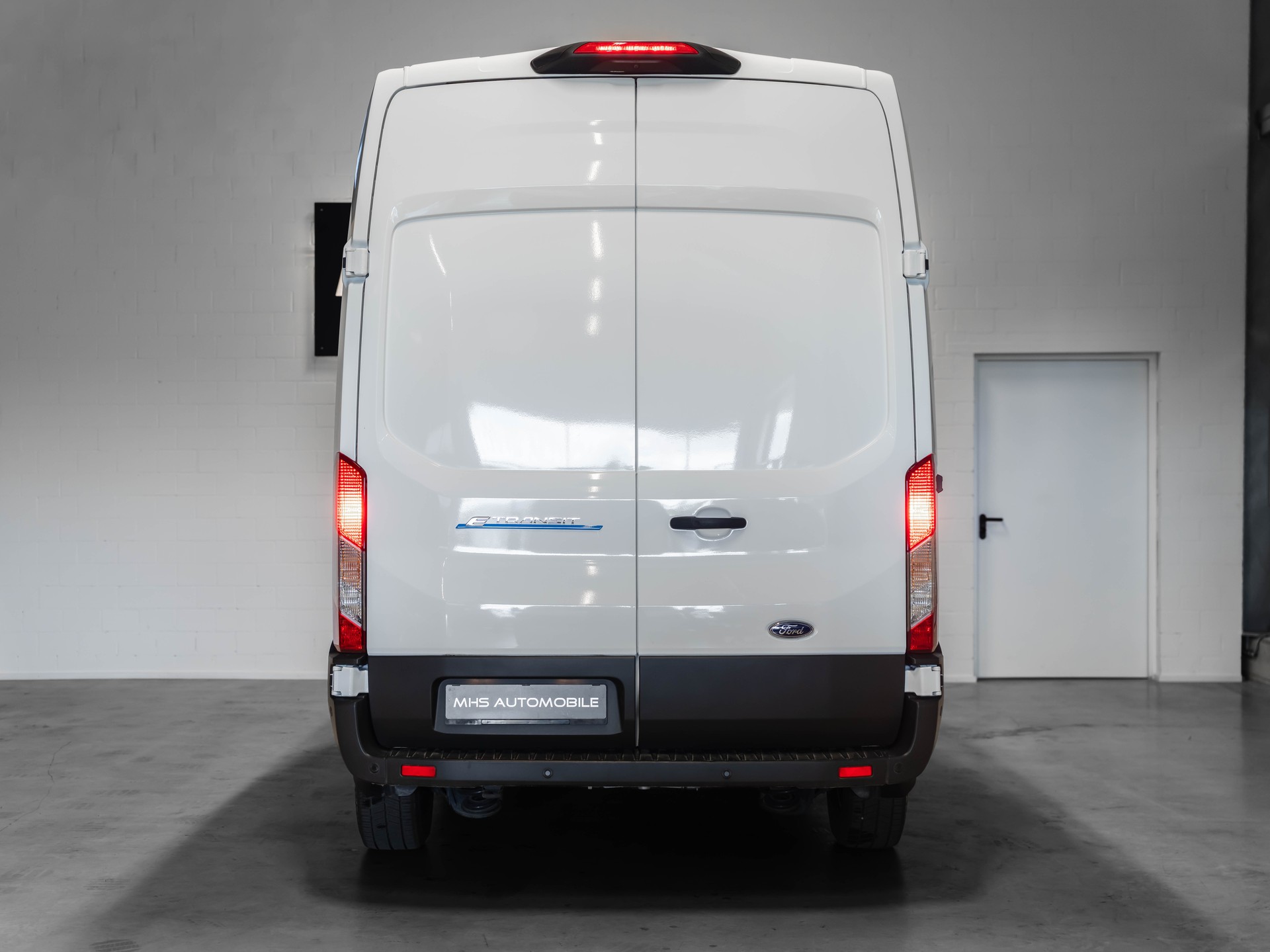 FORD E-Transit Van 350 L2 Trend RWD 68kWh-image-2