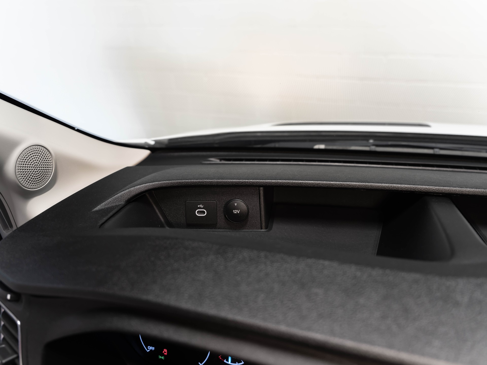 FORD E-Transit Van 350 L2 Trend RWD 68kWh-image-12