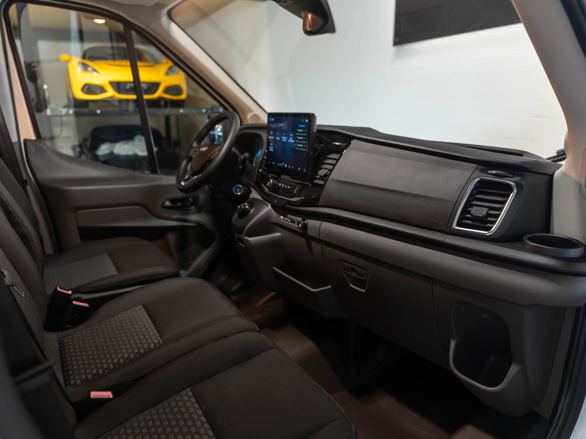 FORD E-Transit Van 350 L2 Trend RWD 68kWh-image-9