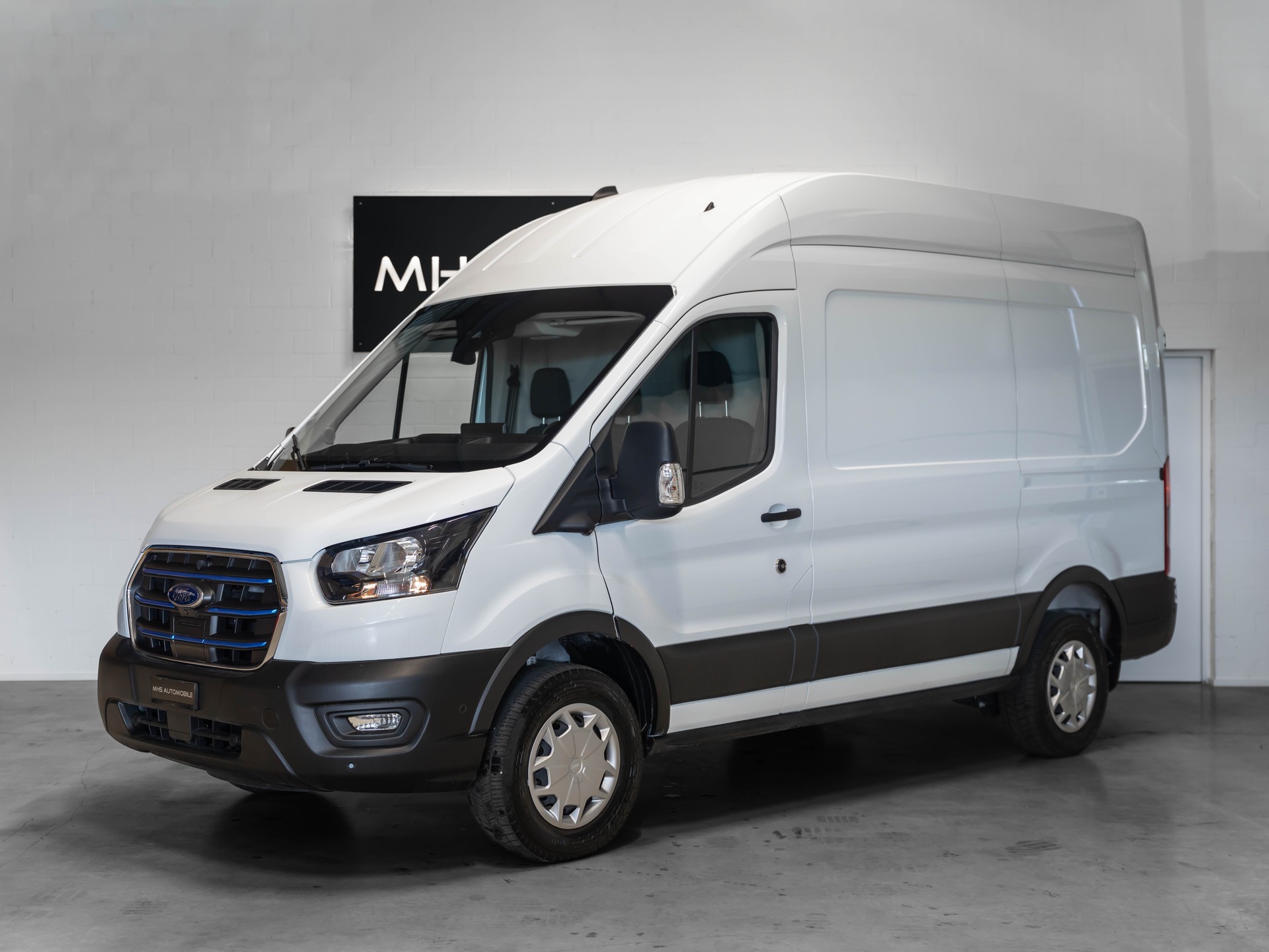 FORD E-Transit Van 350 L2 Trend RWD 68kWh-image-0