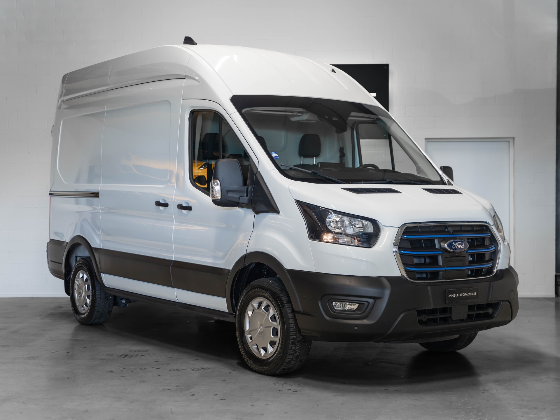 FORD E-Transit Van 350 L2 Trend RWD 68kWh-image-4