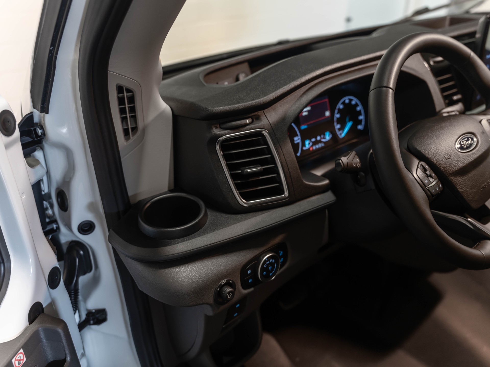 FORD E-Transit Van 350 L2 Trend RWD 68kWh-image-23