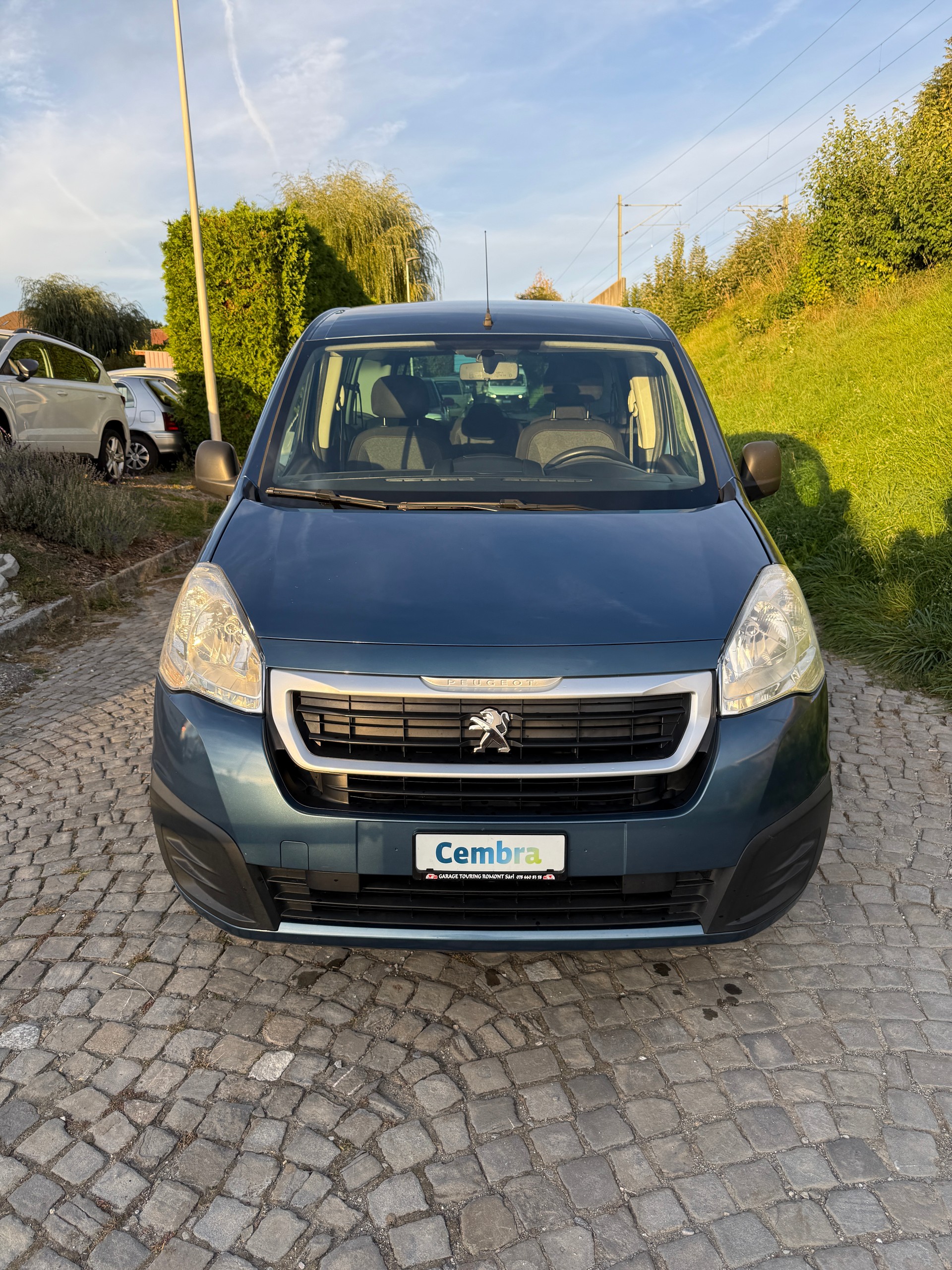 PEUGEOT Partner 1.2 PureTech Allure-image-2