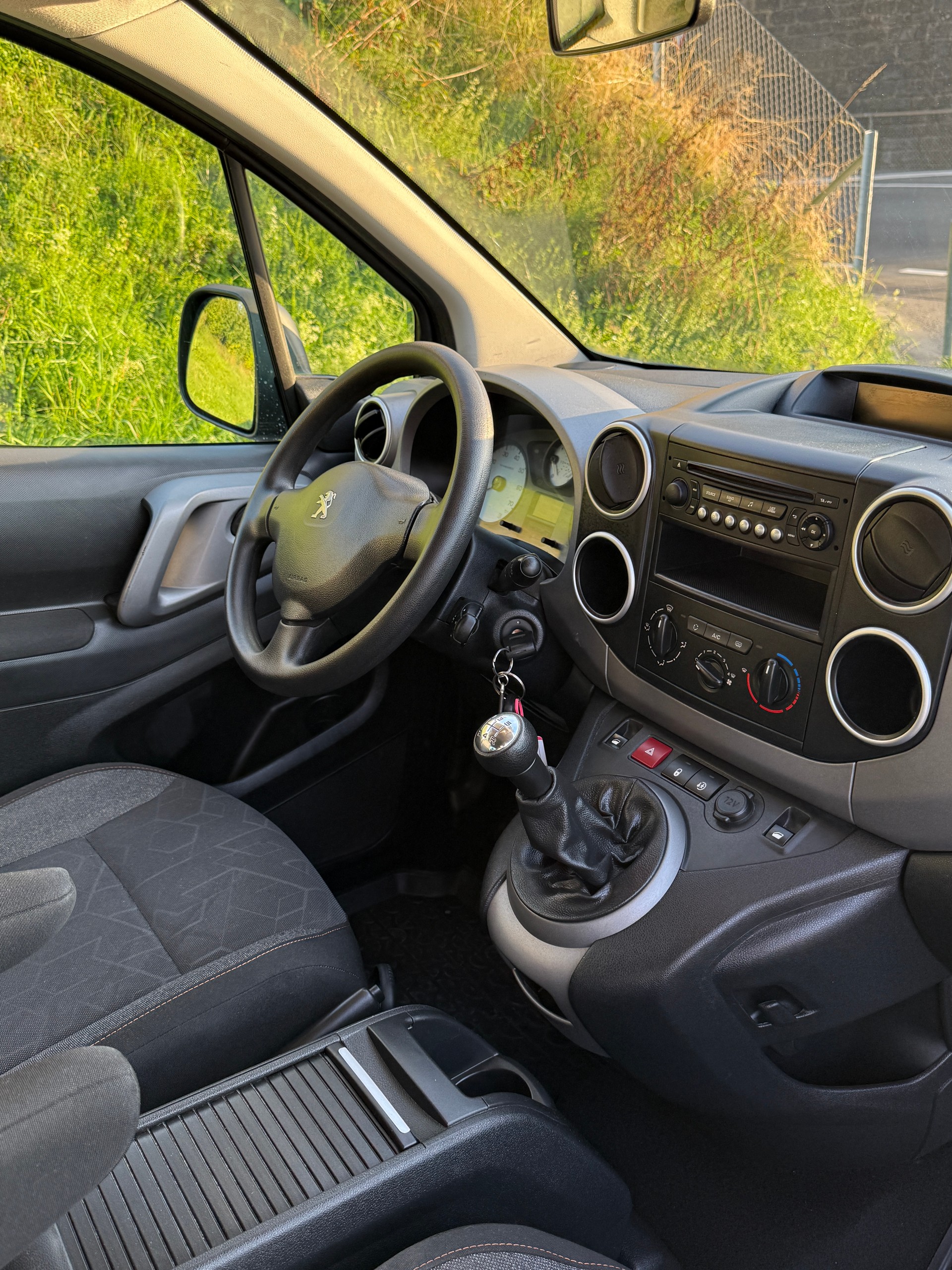 PEUGEOT Partner 1.2 PureTech Allure-image-5
