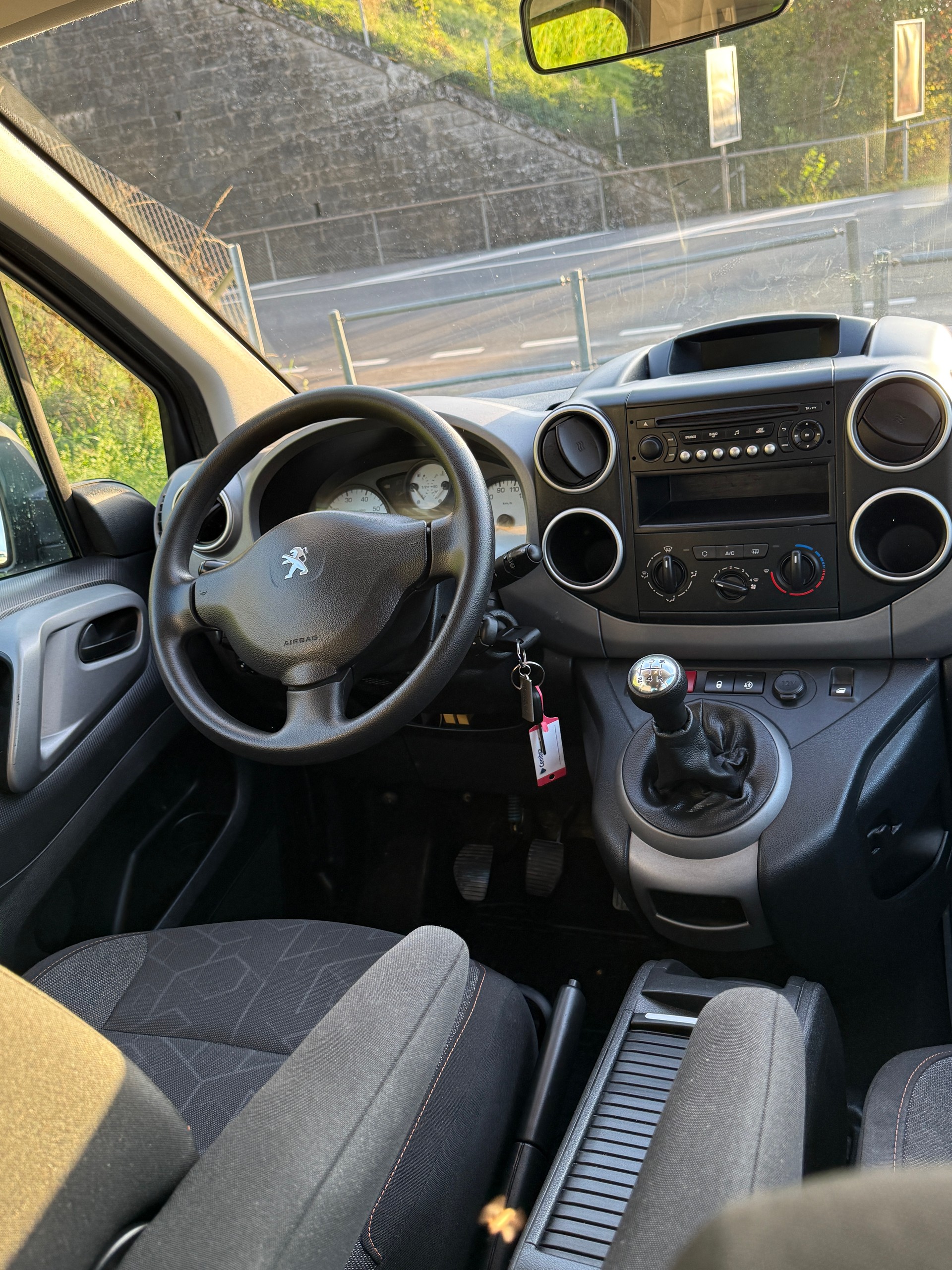 PEUGEOT Partner 1.2 PureTech Allure-image-3