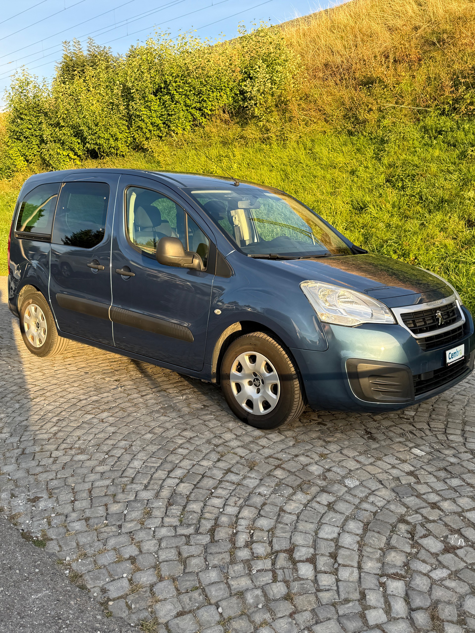 PEUGEOT Partner 1.2 PureTech Allure-image-0