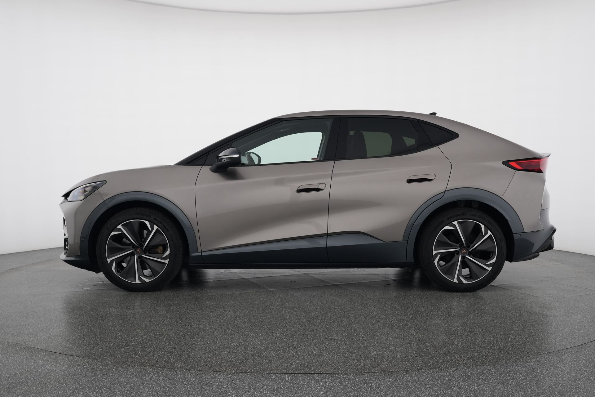CUPRA Tavascan Type 8 77 kWh VZ-image-2
