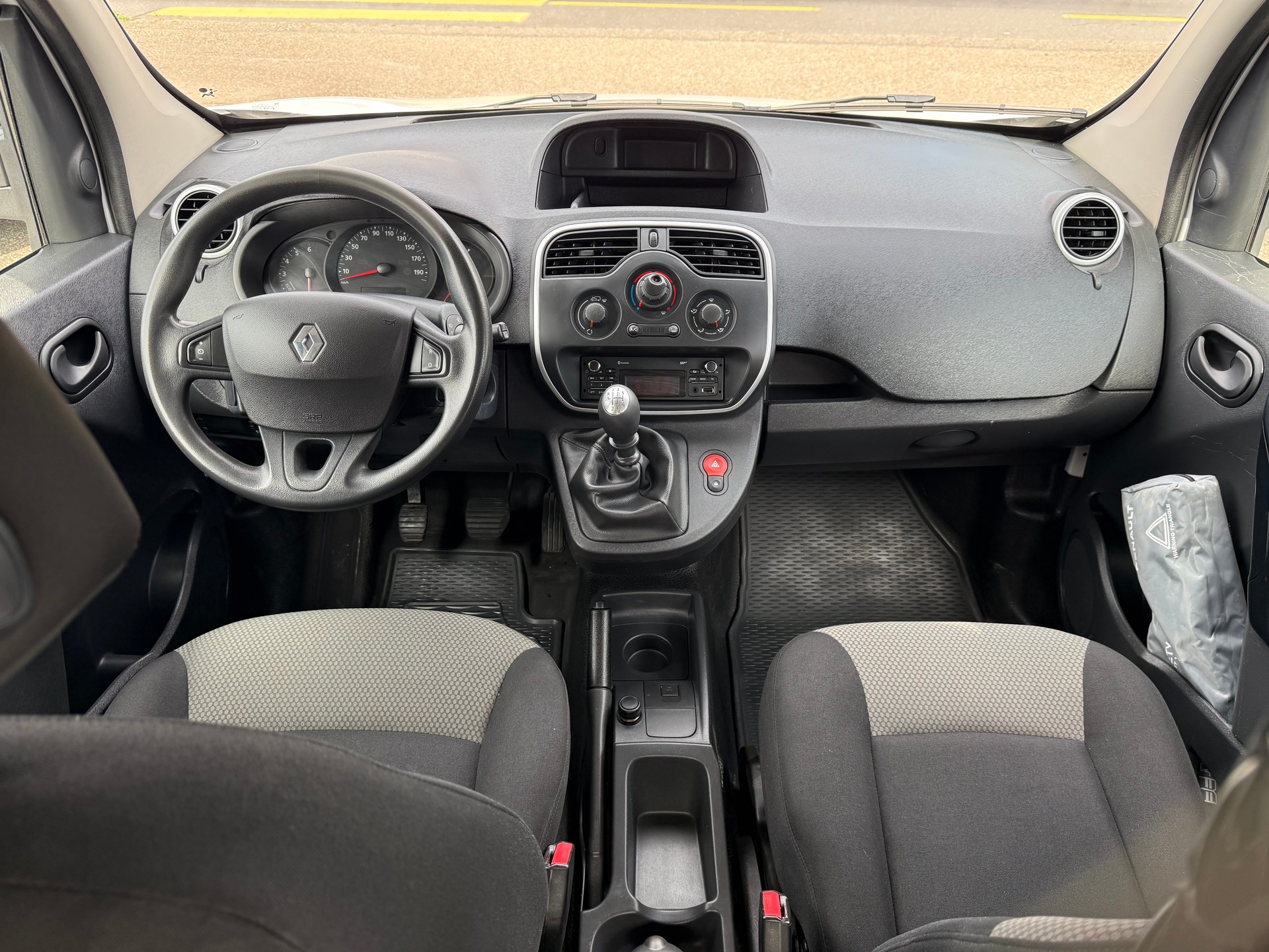 RENAULT Kangoo Medium TCe 115 ENERGY Business-image-12