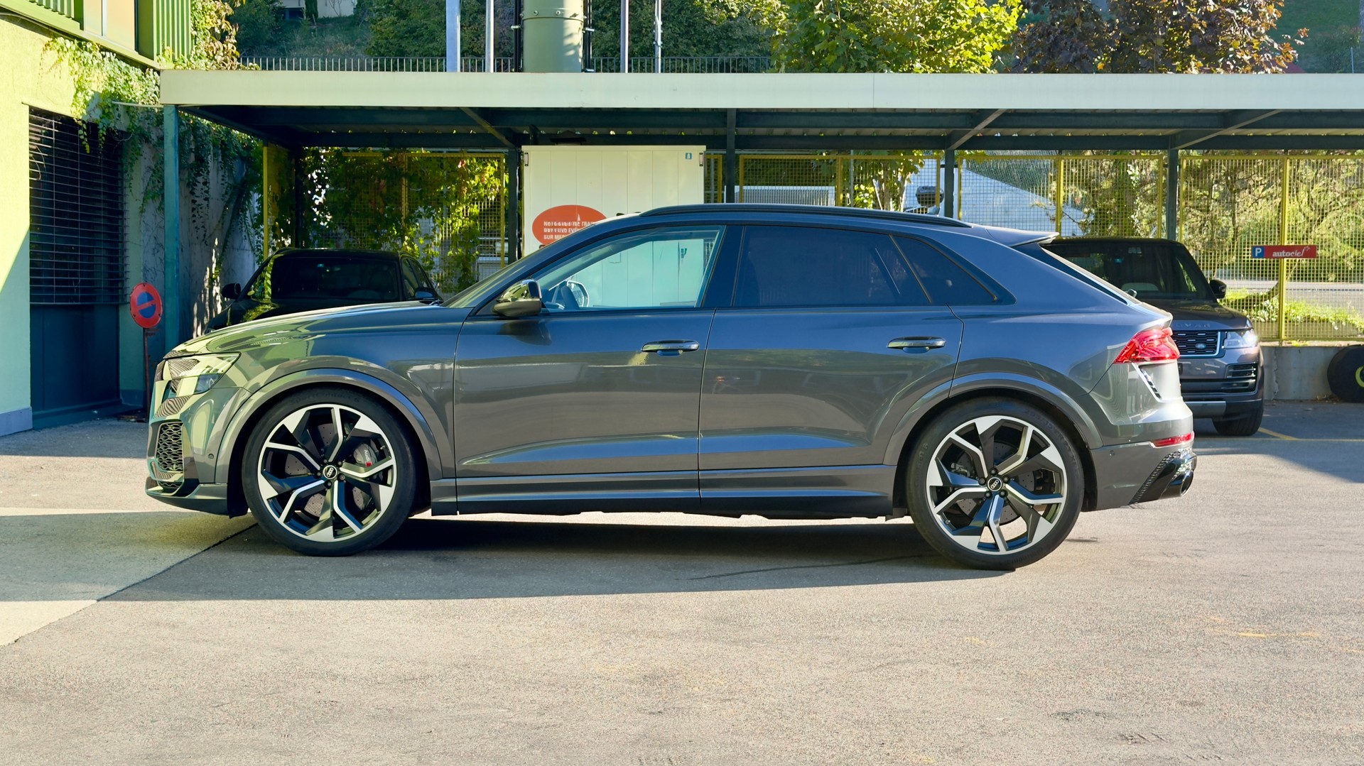 AUDI RSQ8 quattro tiptronic-image-1