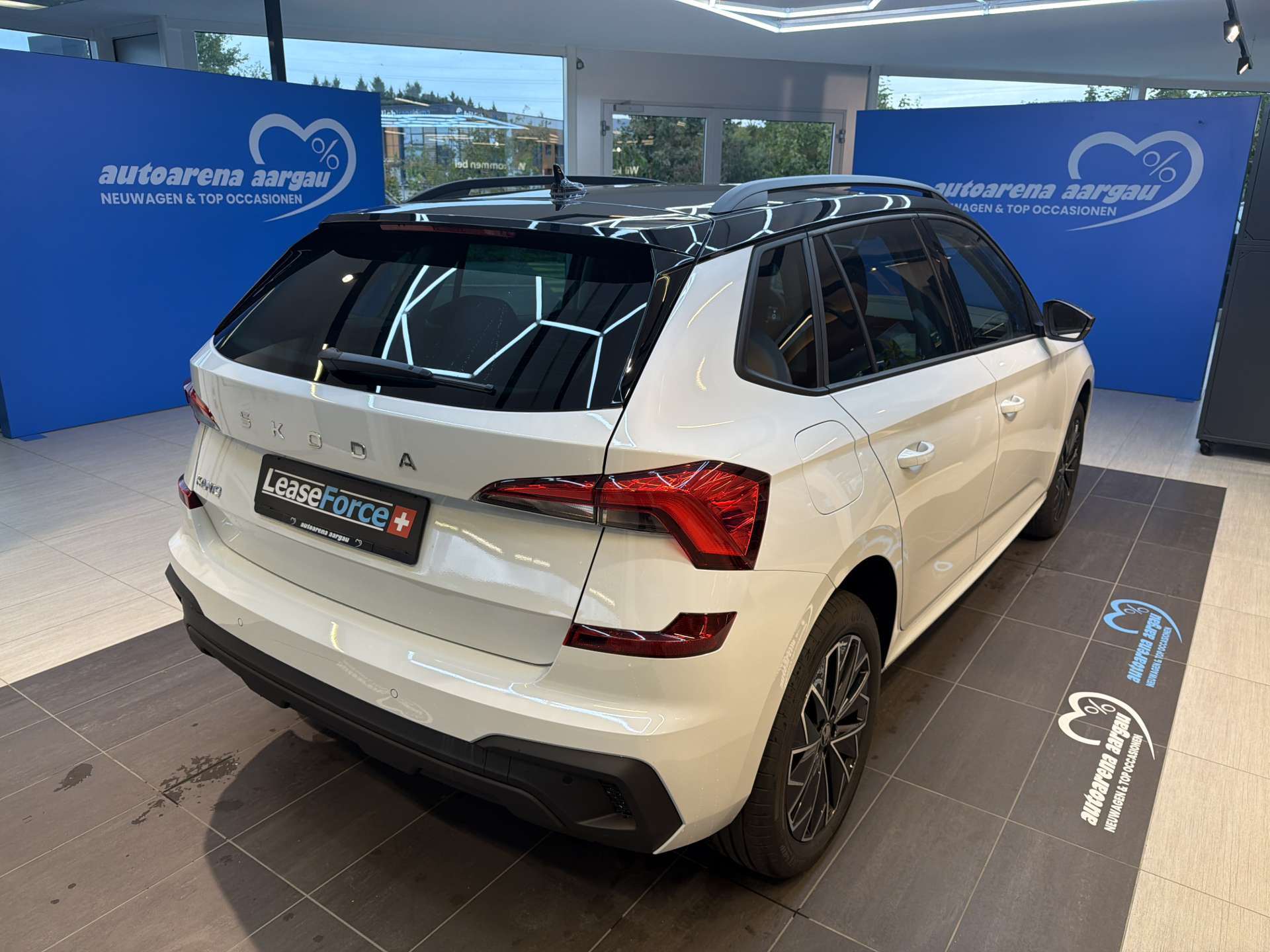 SKODA Kamiq 1.0 TSi Selection Black DSG-Automat-image-2