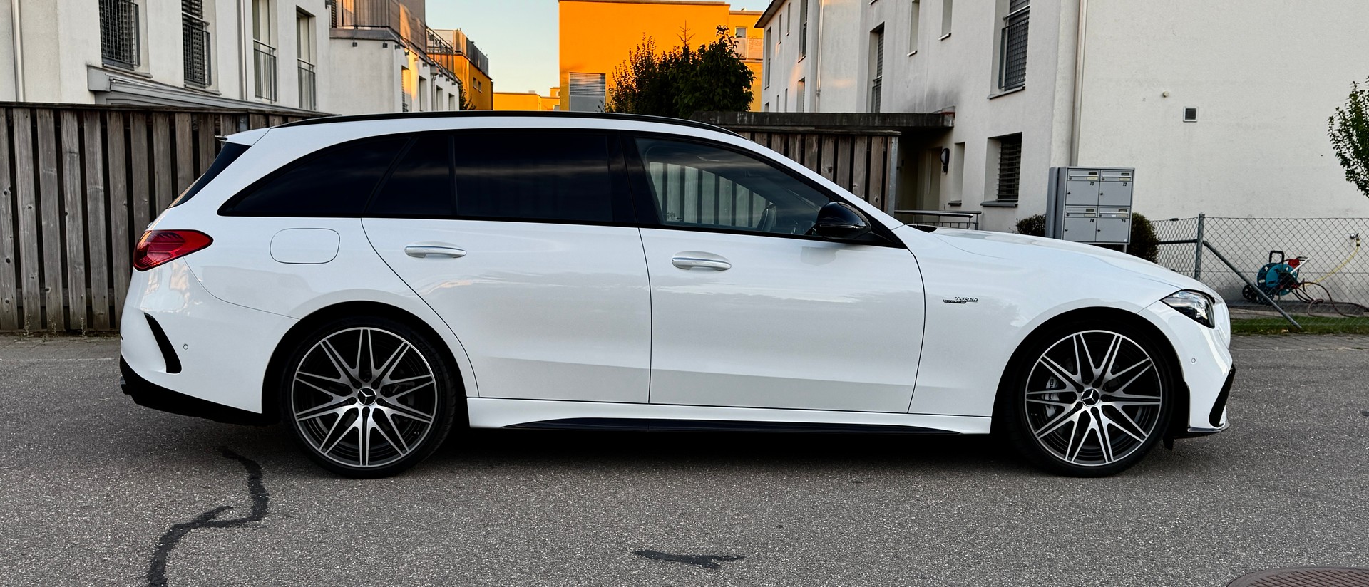 MERCEDES-BENZ C 43 AMG 4 MATIC*AMG DRIVERS PACKAGE*AMG REAL PERFORMANCE SOUND*EL. PANORAMA-GLASSCHIEBEDACH*-image-8