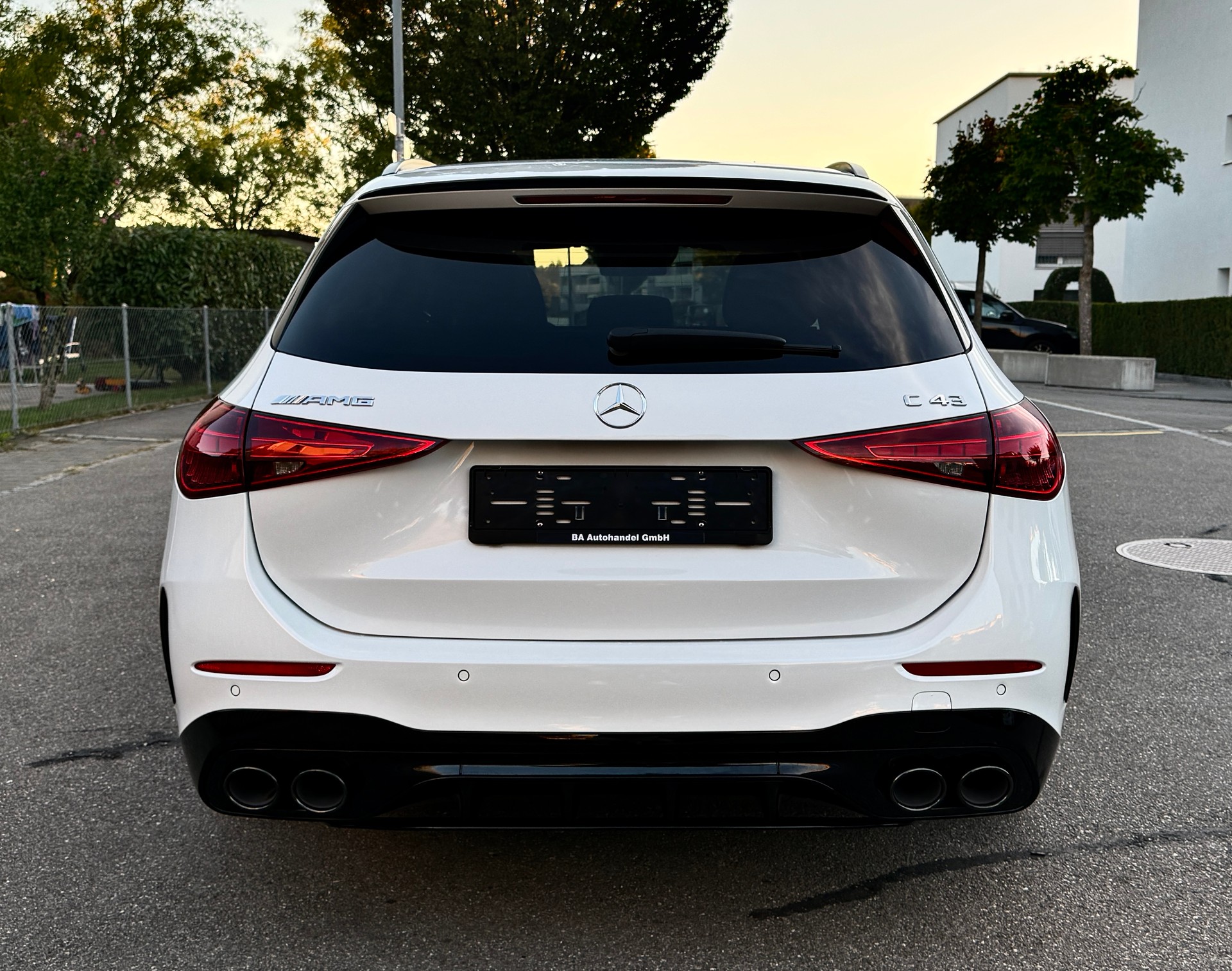 MERCEDES-BENZ C 43 AMG 4 MATIC*AMG DRIVERS PACKAGE*AMG REAL PERFORMANCE SOUND*EL. PANORAMA-GLASSCHIEBEDACH*-image-4