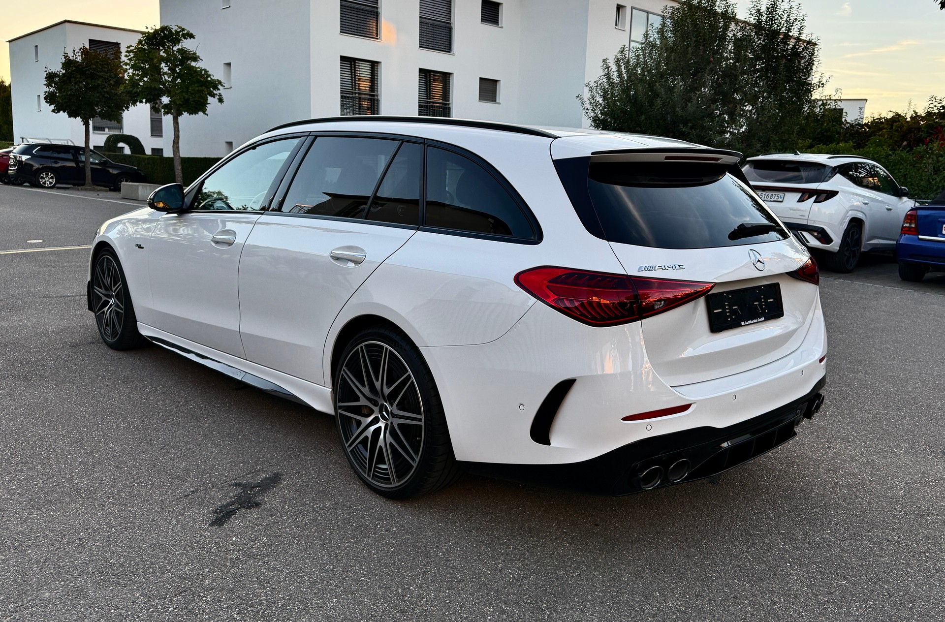 MERCEDES-BENZ C 43 AMG 4 MATIC*AMG DRIVERS PACKAGE*AMG REAL PERFORMANCE SOUND*EL. PANORAMA-GLASSCHIEBEDACH*-image-3
