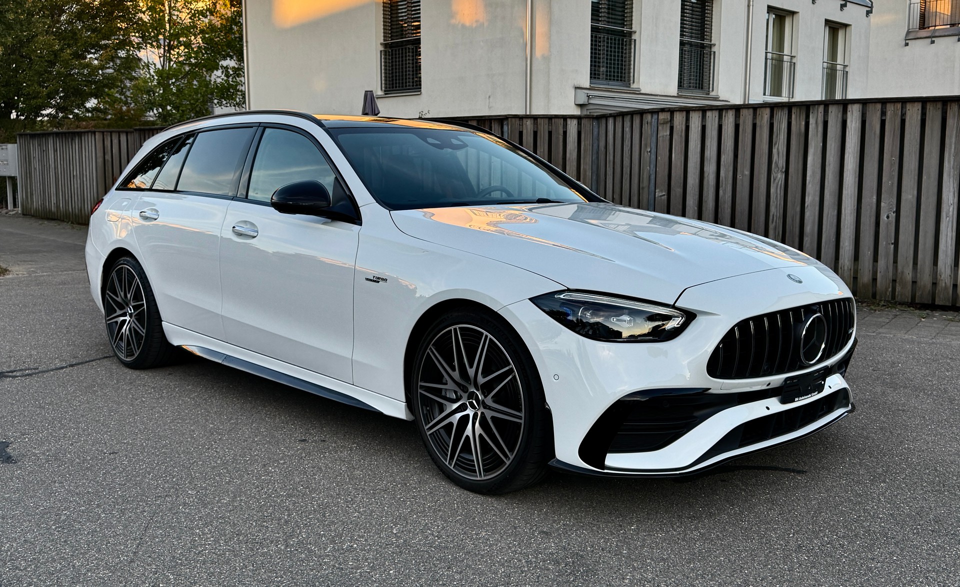 MERCEDES-BENZ C 43 AMG 4 MATIC*AMG DRIVERS PACKAGE*AMG REAL PERFORMANCE SOUND*EL. PANORAMA-GLASSCHIEBEDACH*-image-0