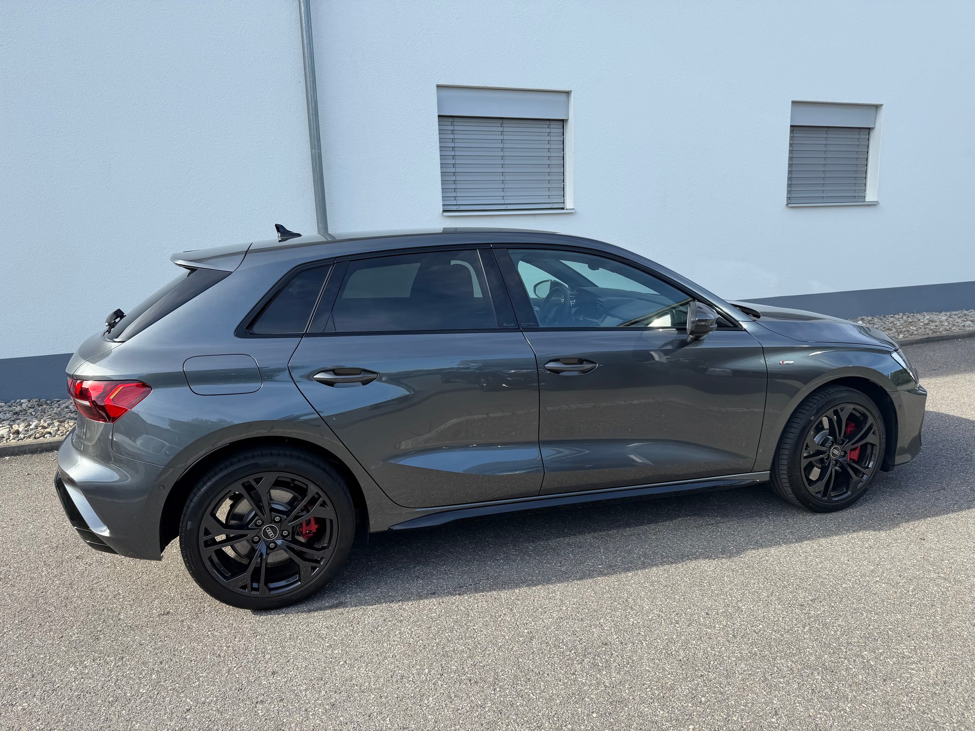AUDI A3 Sportback 45 TFSI e S line Attraction S-tronic-image-4